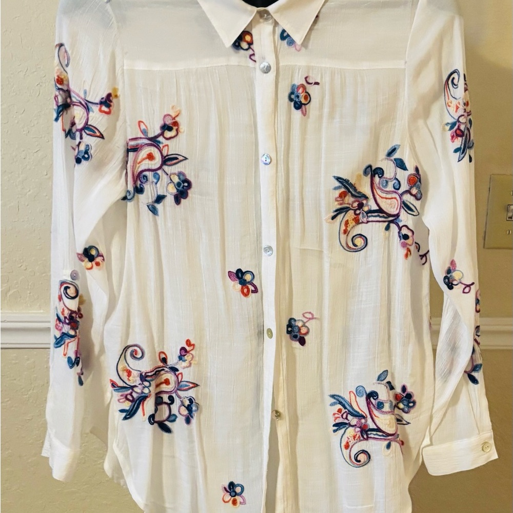 Fig and Flower White Floral Embroidered Button-Down Shirt